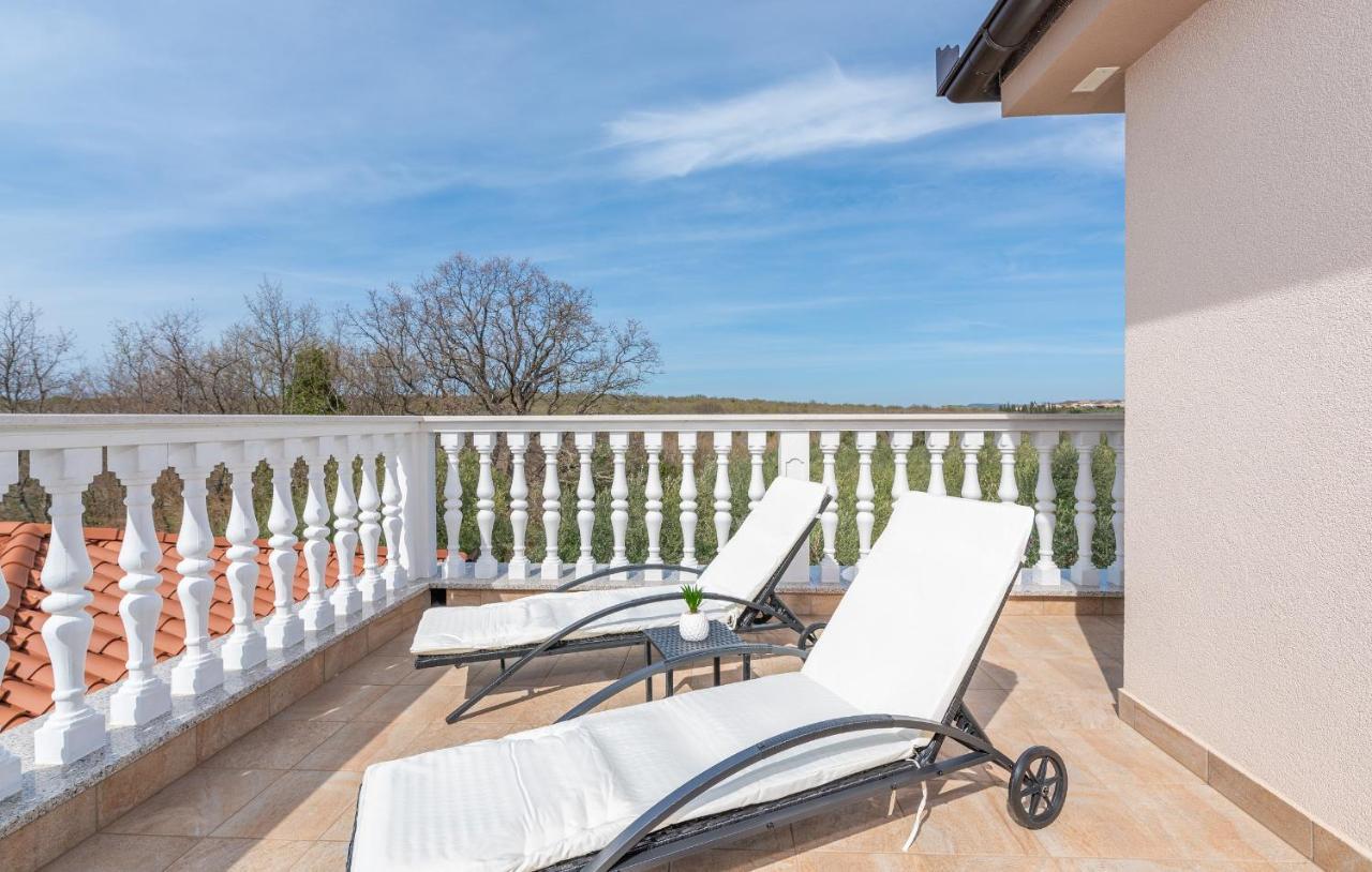 Villa Buroli With Pool, Sauna And Jacuzzi Exteriör bild