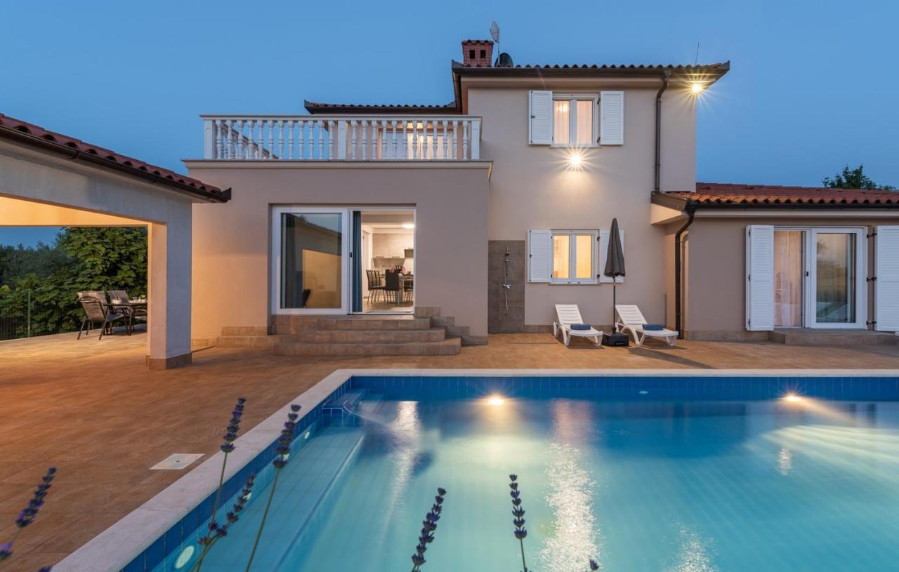 Villa Buroli With Pool, Sauna And Jacuzzi Exteriör bild