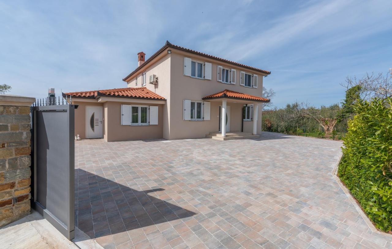 Villa Buroli With Pool, Sauna And Jacuzzi Exteriör bild