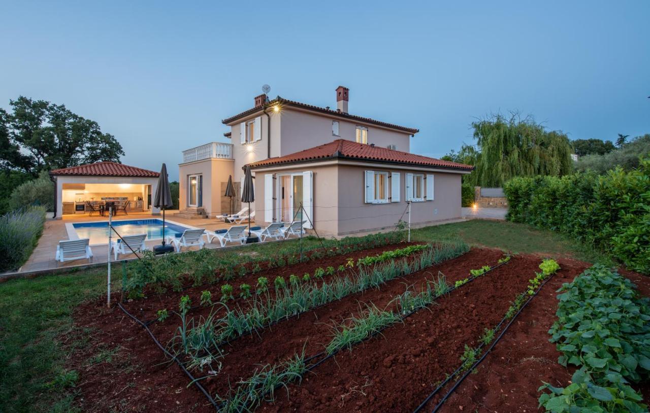 Villa Buroli With Pool, Sauna And Jacuzzi Exteriör bild