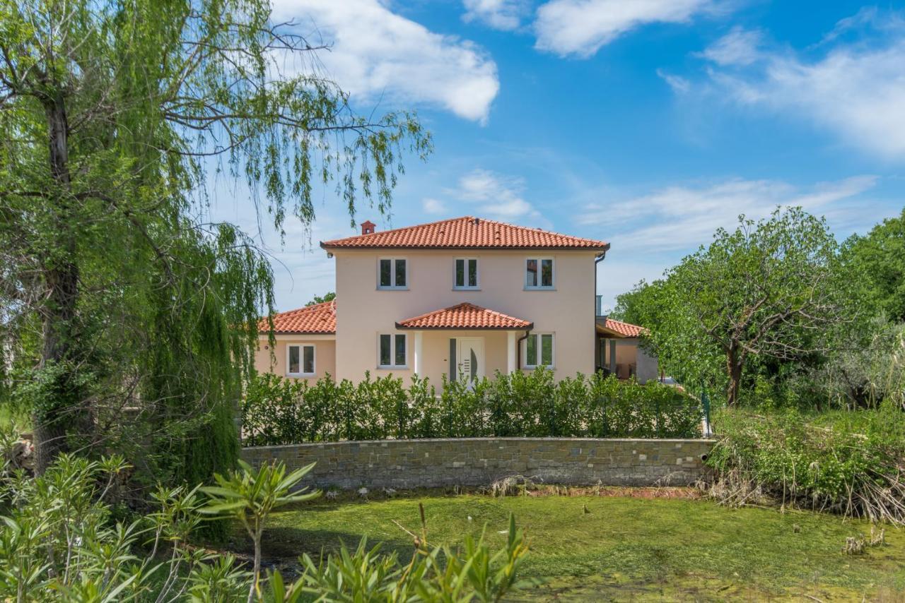 Villa Buroli With Pool, Sauna And Jacuzzi Exteriör bild