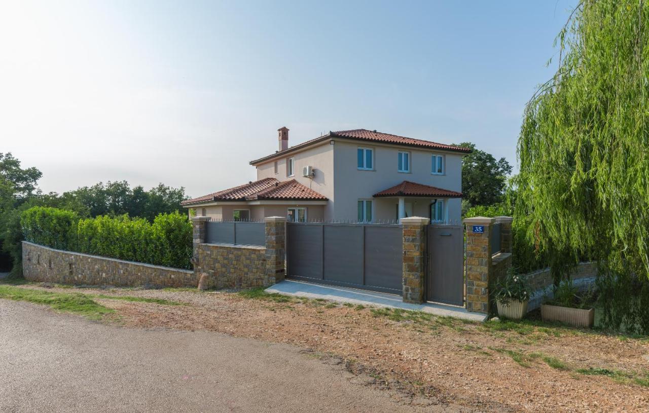 Villa Buroli With Pool, Sauna And Jacuzzi Exteriör bild