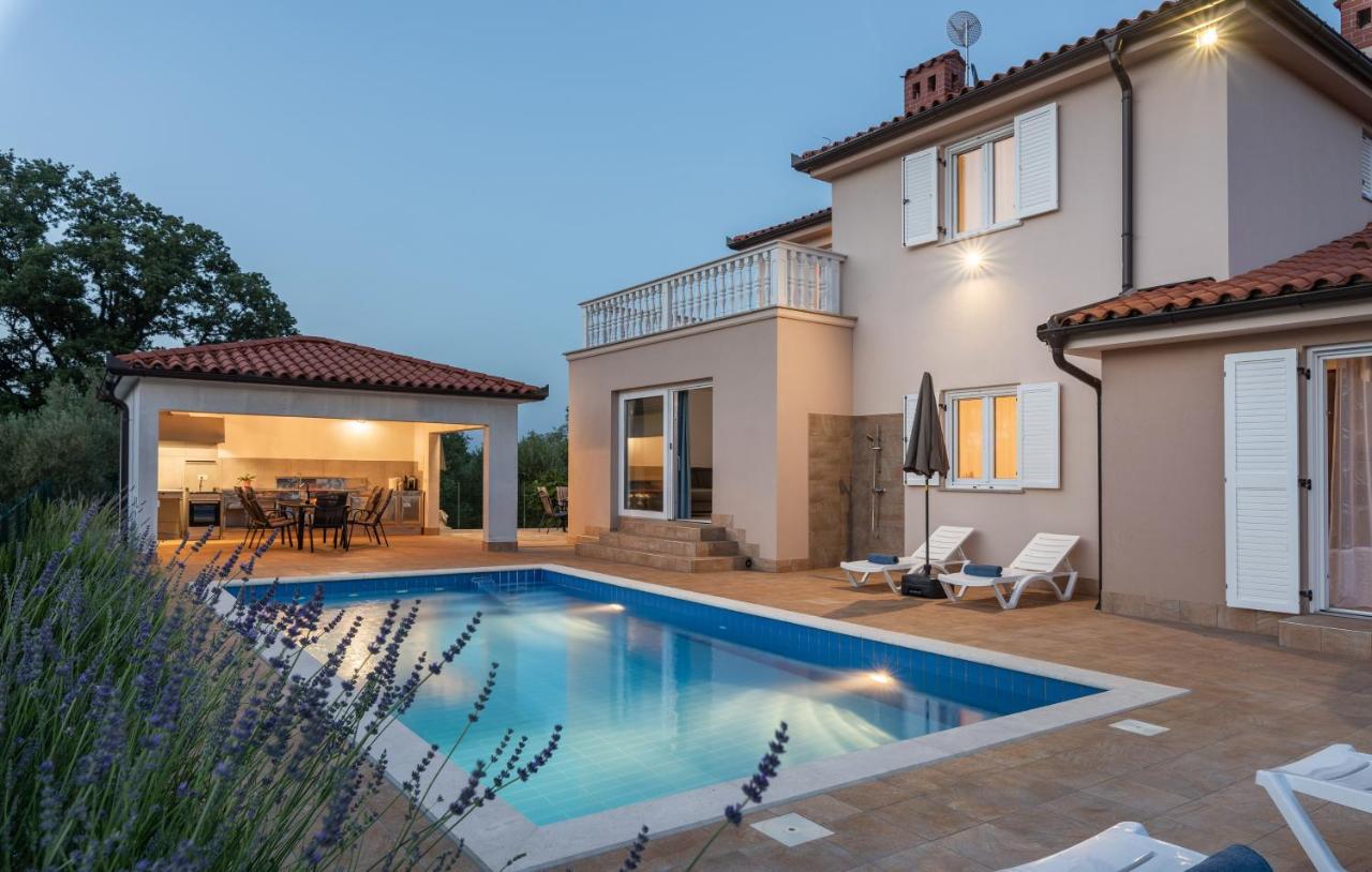 Villa Buroli With Pool, Sauna And Jacuzzi Exteriör bild