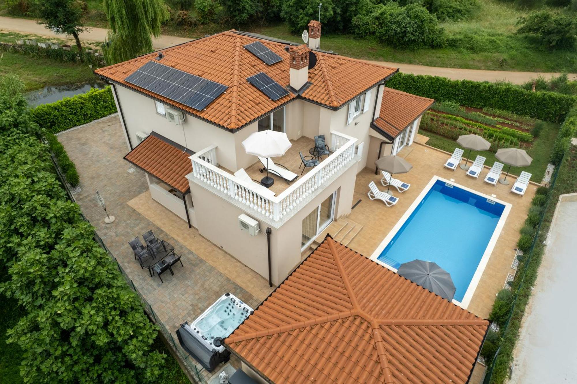 Villa Buroli With Pool, Sauna And Jacuzzi Exteriör bild