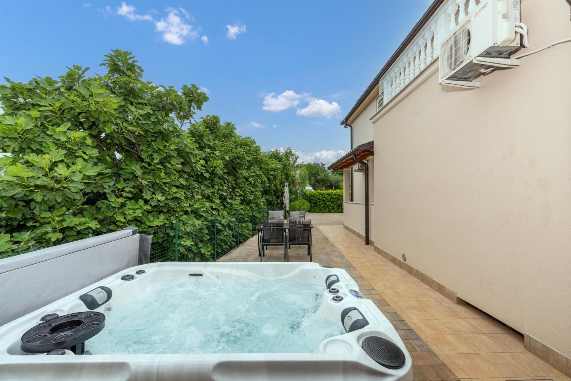 Villa Buroli With Pool, Sauna And Jacuzzi Exteriör bild