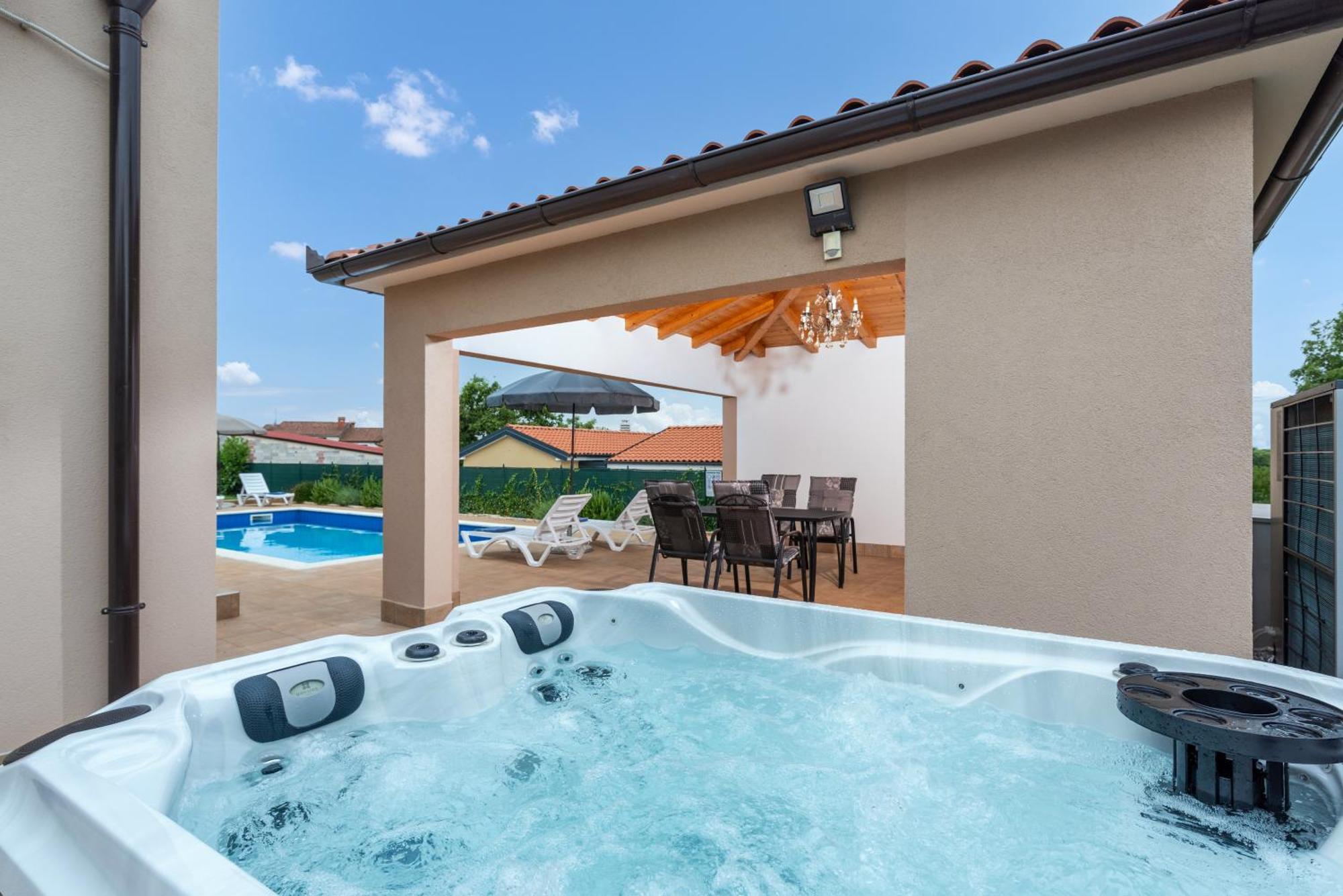 Villa Buroli With Pool, Sauna And Jacuzzi Exteriör bild