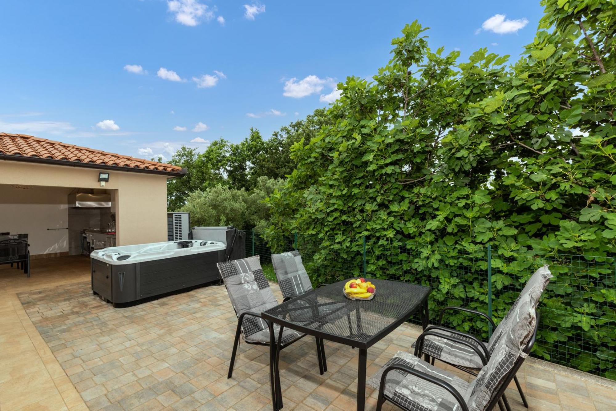 Villa Buroli With Pool, Sauna And Jacuzzi Exteriör bild